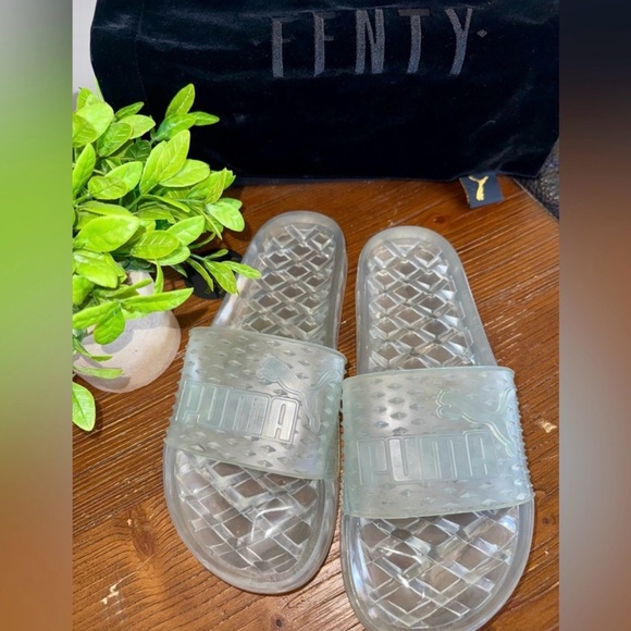 PUMA x Fenty Jelly Slides Gray Clear Sandals Size 7.5 Rihanna - Picture 2 of 3